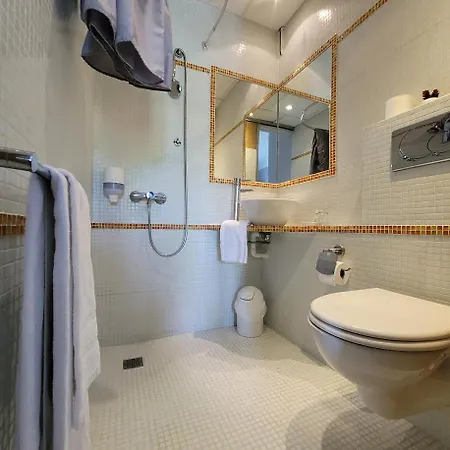 Hotel L'ecureuil 3*
