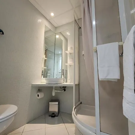 Hotel L'ecureuil 3*