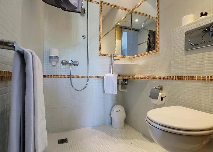 Hotel Bar Tabac Point Chaud L'ecureuil 3*